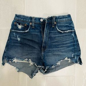 Abercrombie Curve Love high rise Mom short, distressed hem, size 25/0. Worn once